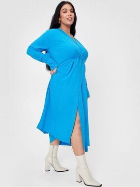 NWT Nasty Gal ‘Plus Size Plunge Oversized Midi Dress’ in Turquoise Blue Size 20